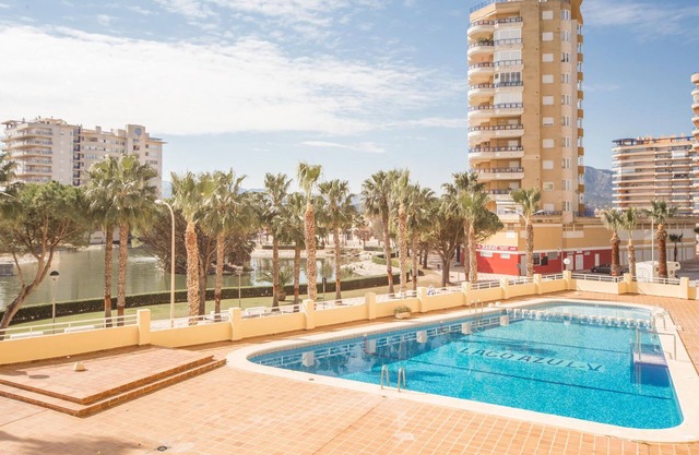 With a great sea view from the terrace awaits you this spacious apartment near the beach of Tavernes