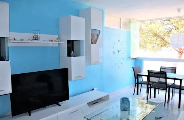 With direct views of the sea. You will enjoy beautiful sunsets.