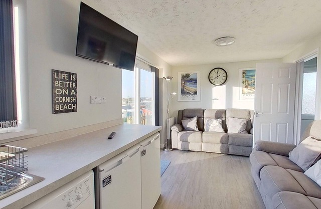 With views towards St. Ives bay and spacious accommodation for up to six guests