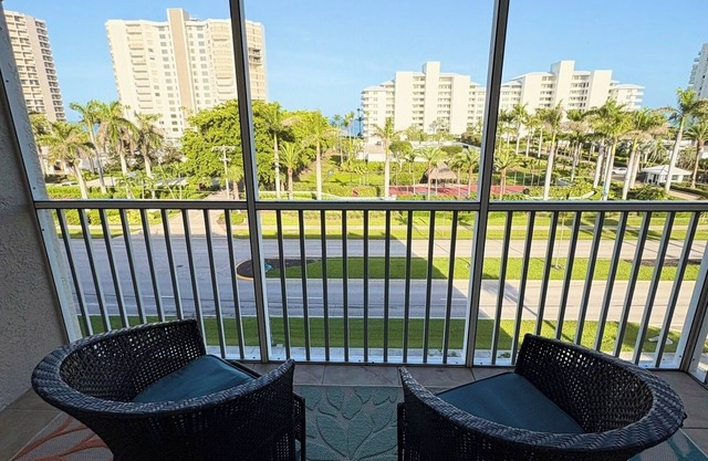 Within walking distance to beach access and restaurants. Newly decorated Condo