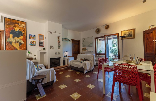 Within walking distance of Pelosa beach, with air conditioning and parking