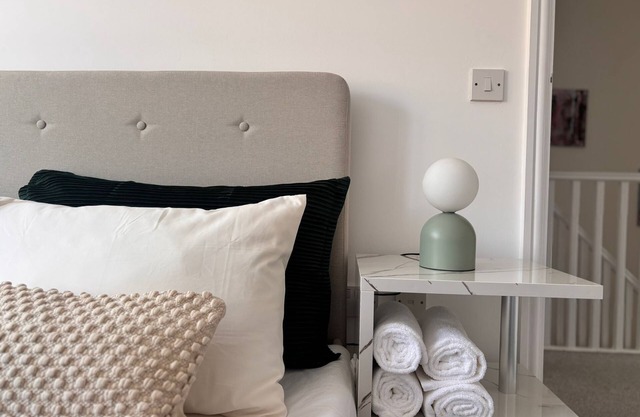 Witney Cotswolds: Comfortable 2-Bedroom Home for 4 Guests