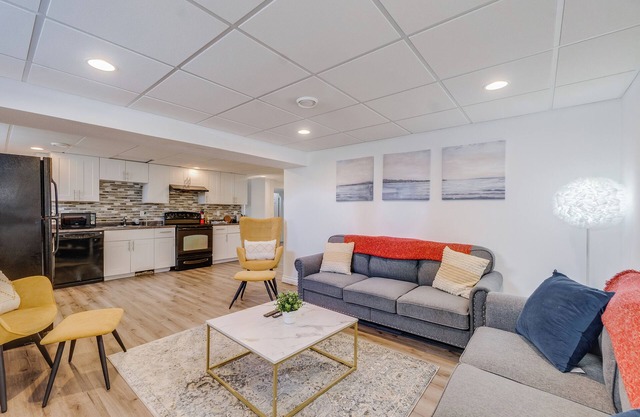 WJ - 2BR Basement suite w/Fully Fenced Yard