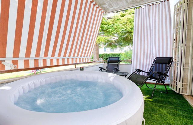 Wolf House - Peschiera Holiday (Private Jacuzzi)