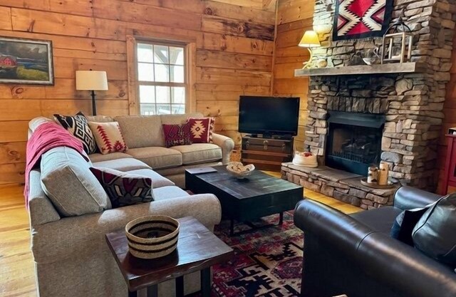 Wolf Laurel Bee Mountain Retreat - Pet Friendly
