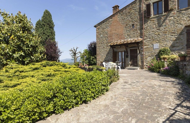Wonderful private villa for 4 people with TV, terrace, pets allowed and parking