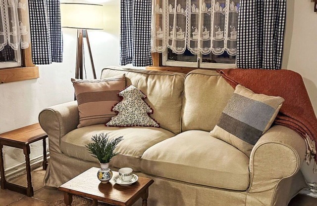 Wonderful private villa for 8 guests with WIFI, TV, patio and pets allowed