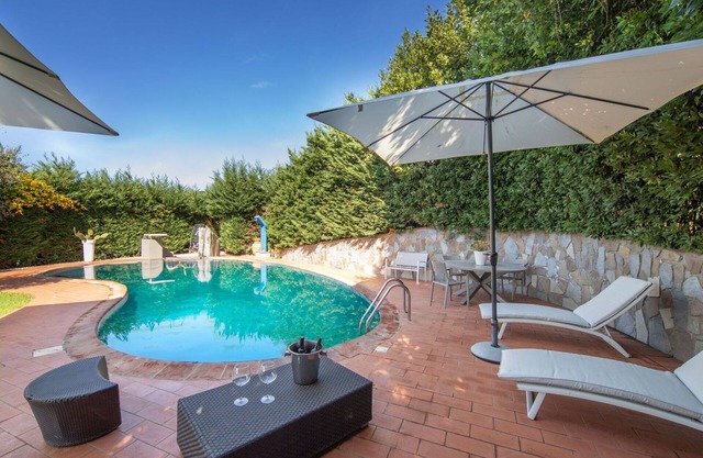 Wonderful private villa with A/C, hot tub, private pool, WIFI, panoramic view and parking