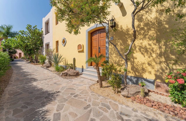 Wonderful 2bedrooms Home, Golf course view