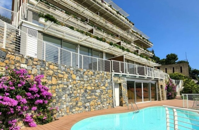 Wonderful apartment full optional