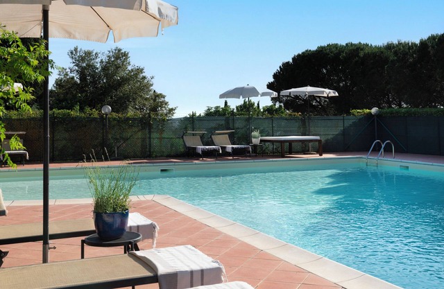 Wonderful apartment in villa with pool near Arezzo