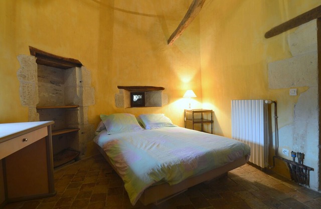 Wonderful, atmospheric Manoir at Lencloître with large private swimming pool