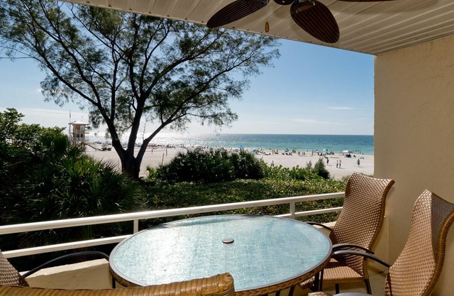 WONDERFUL BEACH VIEWS AND LARGE POOL!