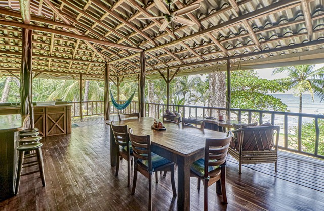 Wonderful beachfront house with breathtaking views & a shared pool