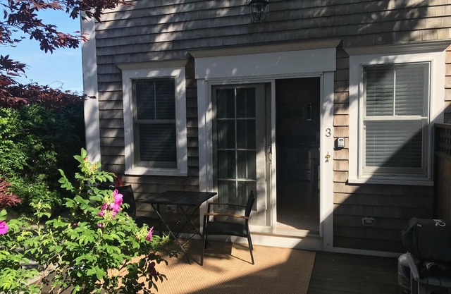 Wonderful beachside hideaway! September available. Steps to the beach & action!