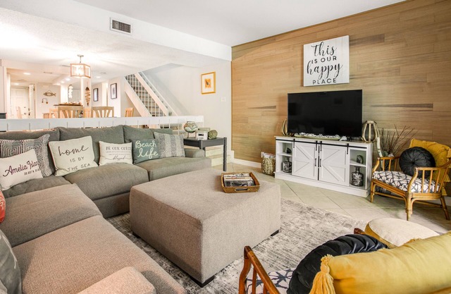 Wonderful Home Close to Everything w/Shared Pool, Free WiFi, Central AC