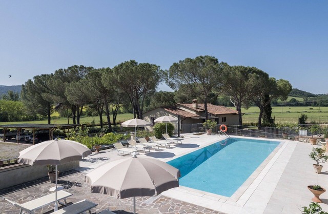 Wonderful private villa with private pool, WIFI, A/C, TV and pets allowed, close to San Gimignano