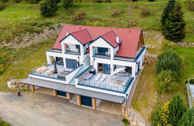 Wonderful Lodge with large terrace