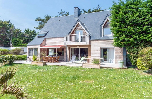 Wonderful private villa for 12 people with TV, terrace and pets allowed