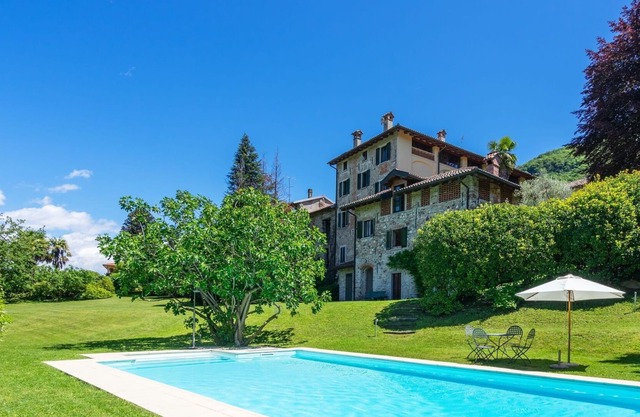 Wonderful private villa for 12 people with private pool, WIFI, TV, patio and parking