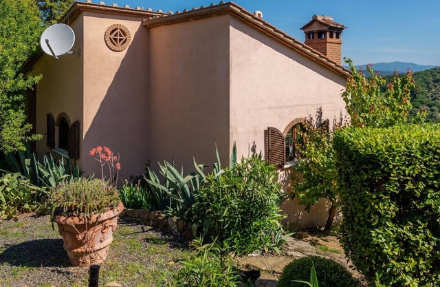 Wonderful private villa for 4 people with WIFI, TV, terrace, pets allowed and parking