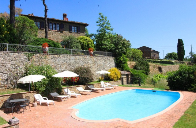 Wonderful private villa for 10 people with WIFI, private pool, TV, pets allowed and parking
