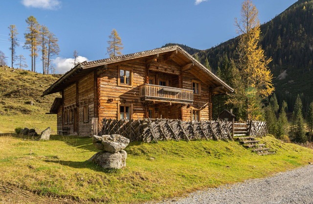 Wonderful private villa for 17 guests with WIFI, TV and balcony