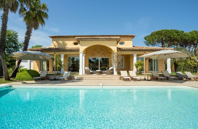 Wonderful private villa with A/C, WIFI, private pool, TV, terrace, pets allowed and parking