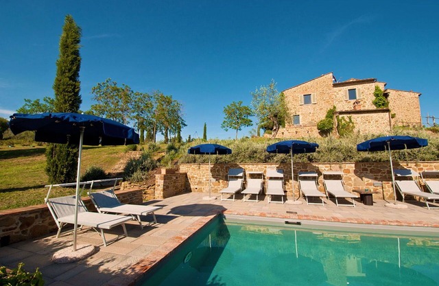 Wonderful private villa with A/C, WIFI, private pool, TV and pets allowed, close to Arezzo