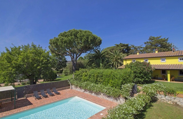 Wonderful private villa with WIFI, A/C, private pool, TV, patio, pets allowed and parking