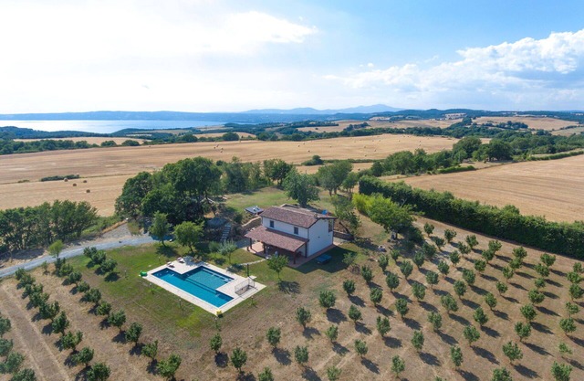 Wonderful private villa with A/C, private pool, WIFI, TV, patio, pets allowed and panoramic view