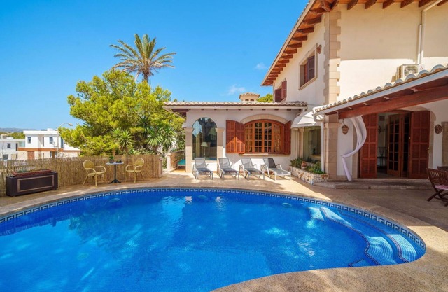 Wonderful private villa for 11 guests with A/C, private pool, WIFI, TV and terrace