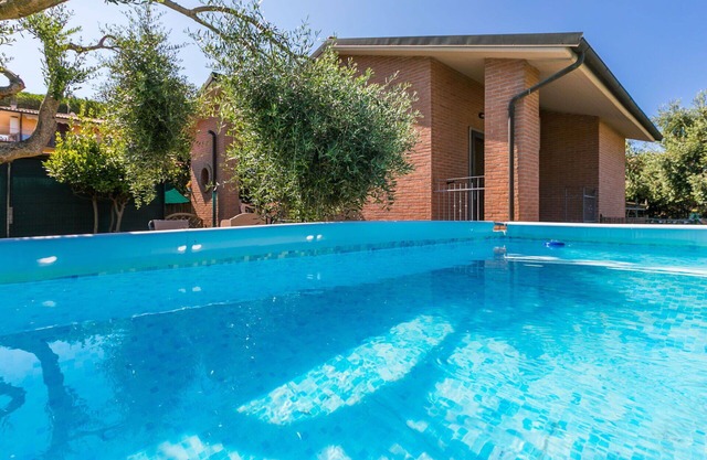 Wonderful private villa with A/C, WIFI, private pool, TV, patio, pets allowed and parking