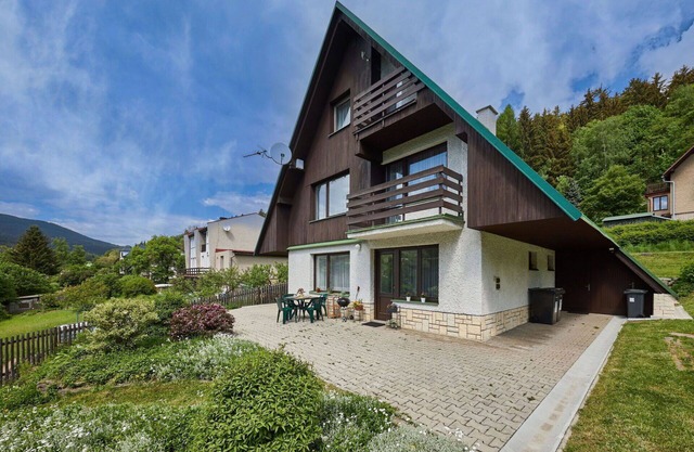 Wonderful private villa for 15 guests with WIFI, TV, patio and pets allowed