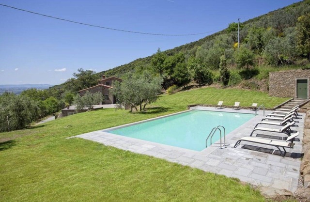 Wonderful private villa for 11 people with WIFI, sauna, A/C, hot tub, private pool, TV and parking