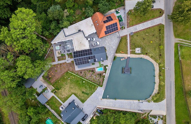 Wonderful private villa for 8 guests with WIFI, hot tub, TV, terrace and pets allowed