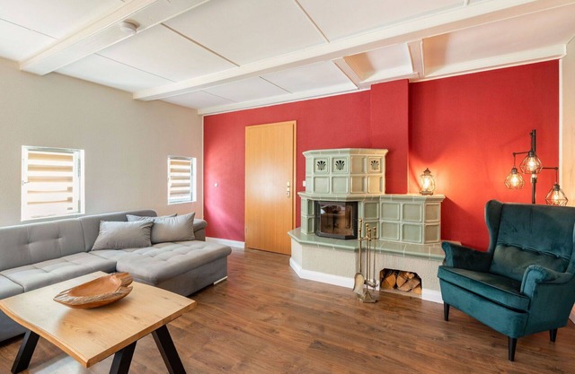 Wonderful private villa for 10 guests with hot tub, WIFI, TV, patio and pets allowed