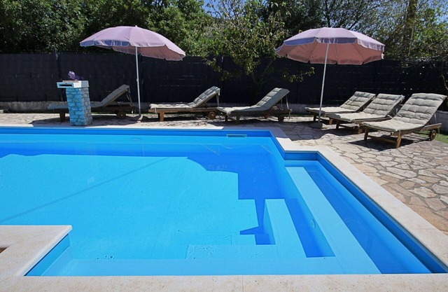 Wonderful private villa for 7 guests with A/C, WIFI, private pool, TV, terrace and pets allowed