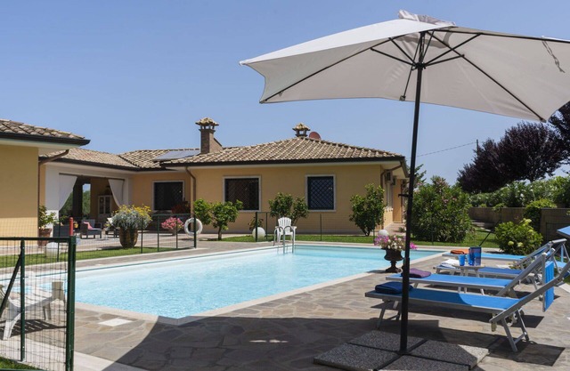 Wonderful private villa for 10 people with A/C, WIFI, private pool and patio