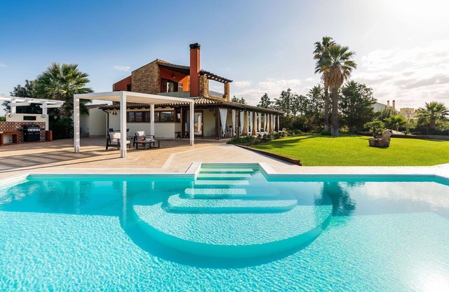 Wonderful private villa for 9 guests with private pool, A/C, WIFI, TV, terrace and panoramic view