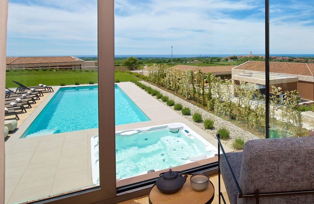 Wonderful private villa with private pool, hot tub, WIFI, A/C, TV, terrace and pets allowed