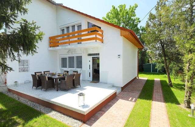Wonderful villa for 5 people with WIFI, A/C, TV and patio