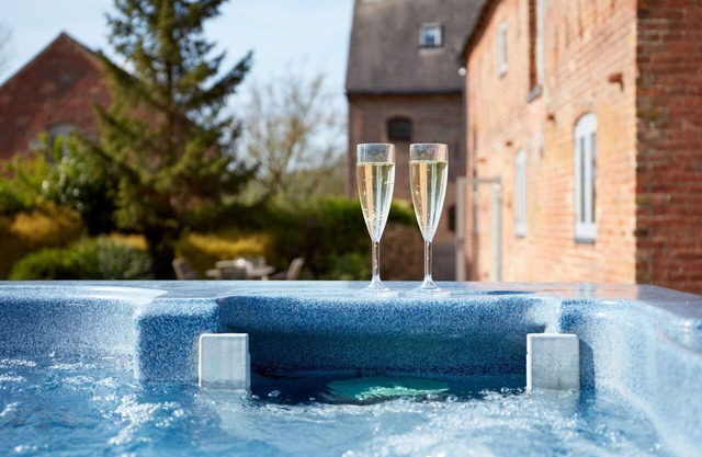 Wonderful villa for 10 people with WIFI, hot tub, TV, terrace and parking
