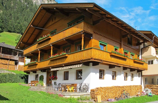 Wonderful villa for 14 guests with WIFI, TV and balcony