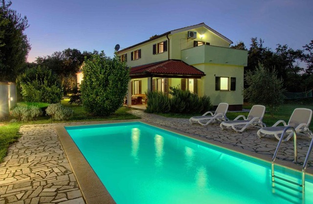 Wonderful villa Fuma with pool near the beach, big kids playground