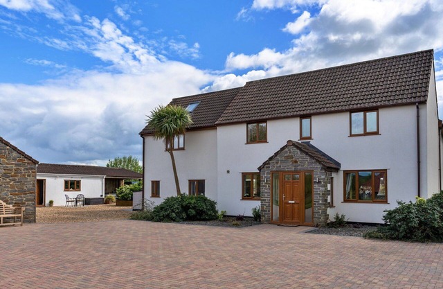 Wonderful villa for 12 people with WIFI, hot tub, terrace, pets allowed and parking