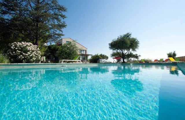Wonderful villa with an extraordinary view in the heart of Provence