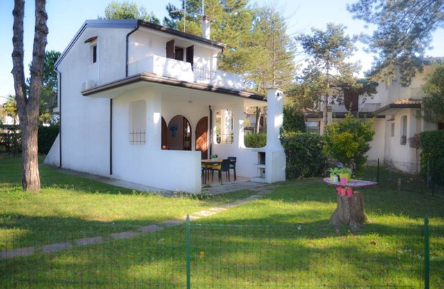 Wonderful villa with terrace and private fenced garden