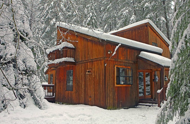 Wonderland Lodge At Mt. Rainier - hot tub - Crystal Mountain