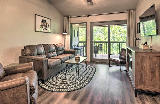 'Woodland Landing' in Branson West w/ Pool!
